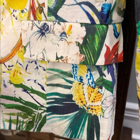 Floral Print Blazer with Vibrant Colors - Picture 9 of 13